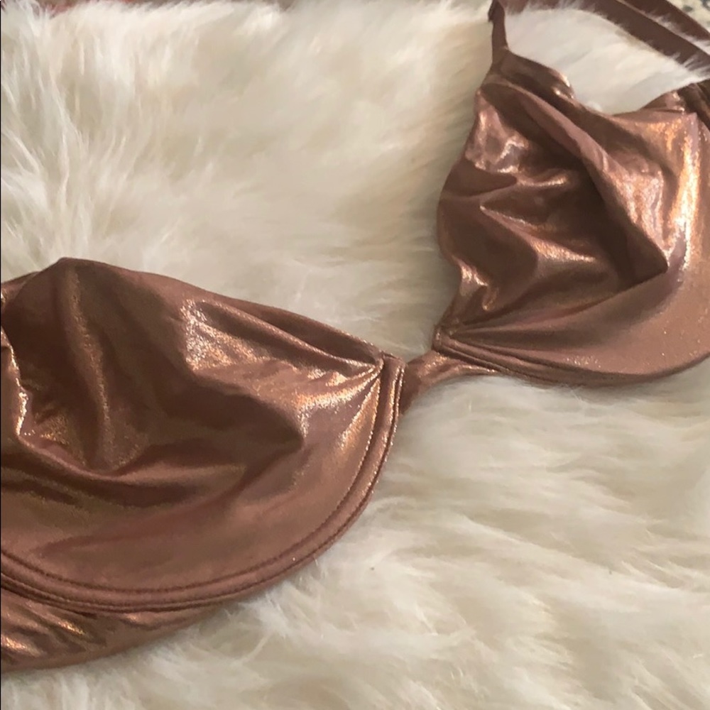 NWOT Body by Victoria unlined plunge bra